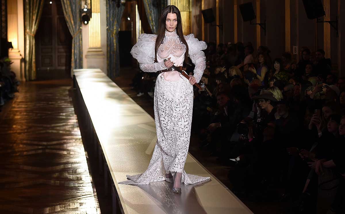 Las tendencias de la Semana de la Moda parisina: elegancia nostálgica y látex Las tendencias de la Semana de la Moda parisina: elegancia nostálgica y látex